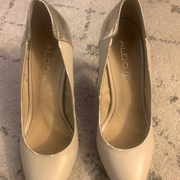 Aldo Wademan Pump Cream with Gold Heel - Picture 4 of 5